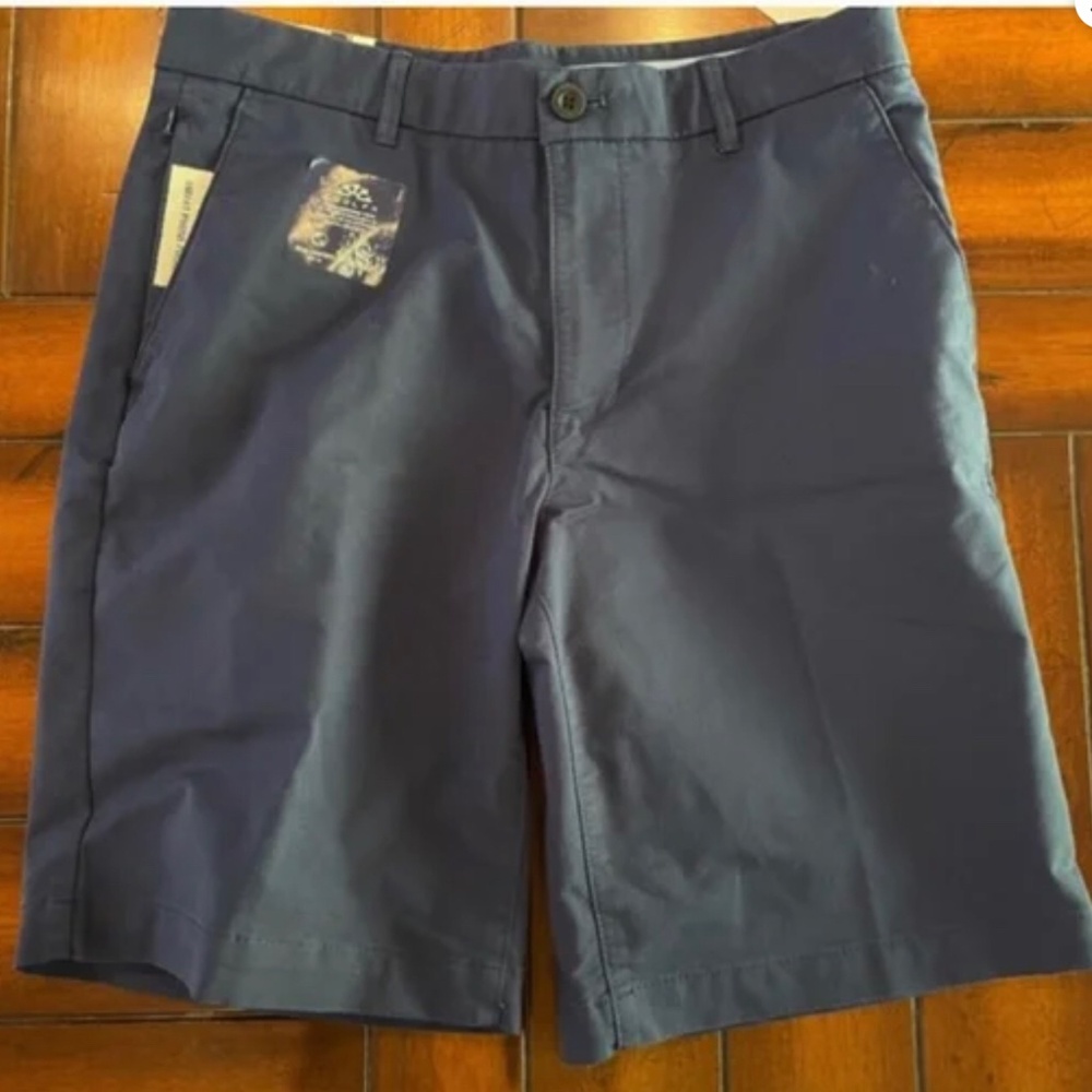 New mens Izod flat front short 9.5 L size 30